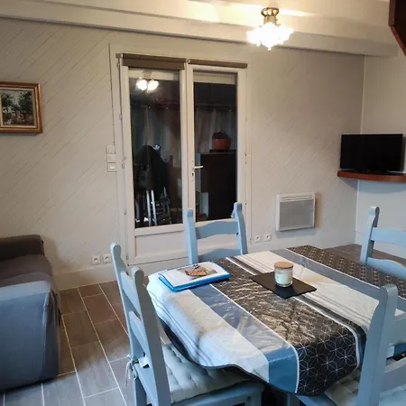 Rustique Au Coeur Du Perigord Noir Avec Terrasse Et Confort Inclus - Fr-1-616-397 *